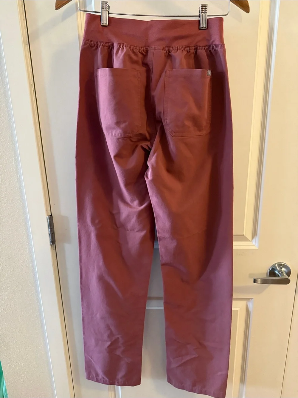 EUC FIGS Technical Collection Rose Hot Pink Cargo Scrub Pants Womens Sz XS Tall - Picture 4 of 8